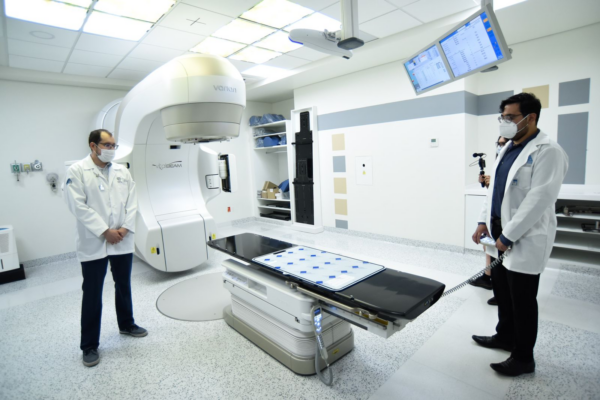 Gobierno fortalece la lucha contra el cáncer con miles de terapias y tecnología de punta