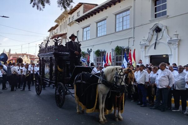 León revive las honras fúnebres de Rubén Darío a 110 años de su tránsito a la eternidad