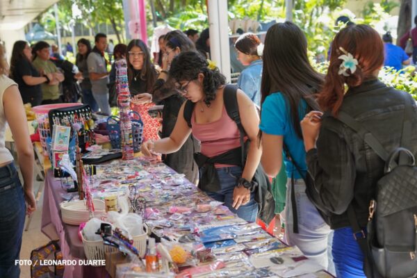 Expoferia por el Día del Amor y la Amistad impulsa el emprendimiento estudiantil en la UNAN Managua