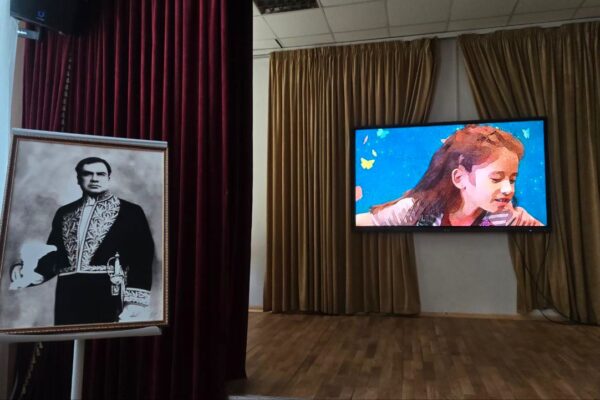 Embajada de Nicaragua en Moscú proyecta corto sobre Rubén Darío a estudiantes rusos