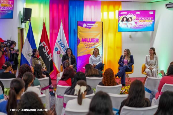 Mujeres Comunicadoras en Revolución: Voces que Inspiran a Nuevas Generaciones