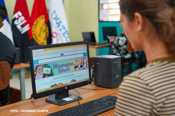 Maestros se preparan en competencias digitales para innovar en la enseñanza