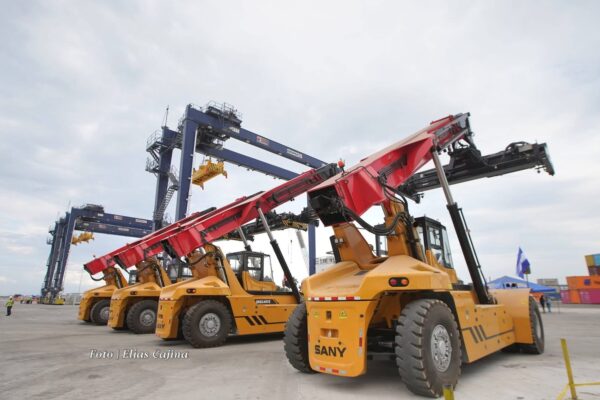 Puerto Corinto se moderniza: nuevas grúas y básculas impulsan el comercio