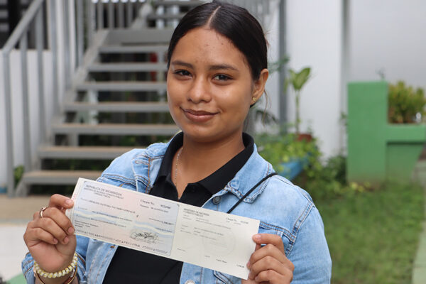 Gobierno de Nicaragua impulsa formación profesional con entrega becas universitarias