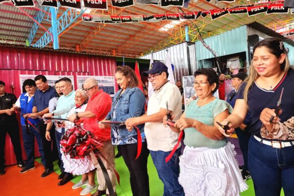 Inauguran nuevo galerón para comerciantes de plásticos en el Mercado Oriental