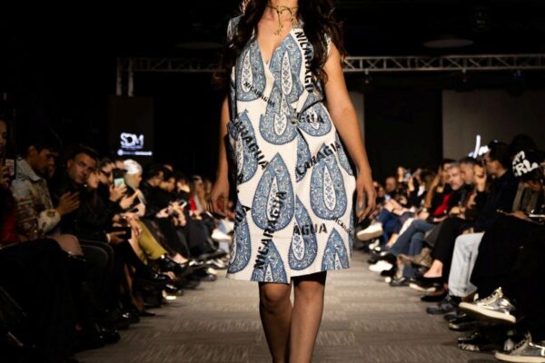 Diseñador nicaragüense Joseph Mendoza presenta colección en la Semana de la Moda Guatemala 2026