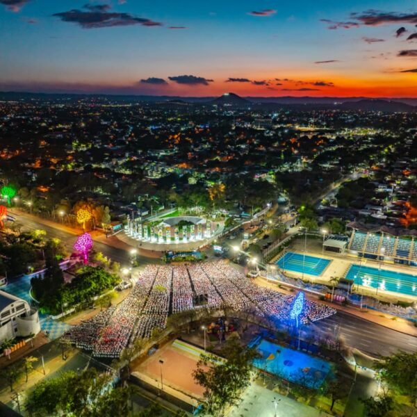 Foto de Imágenes aéreas del acto central de Abril: Mes de la Paz