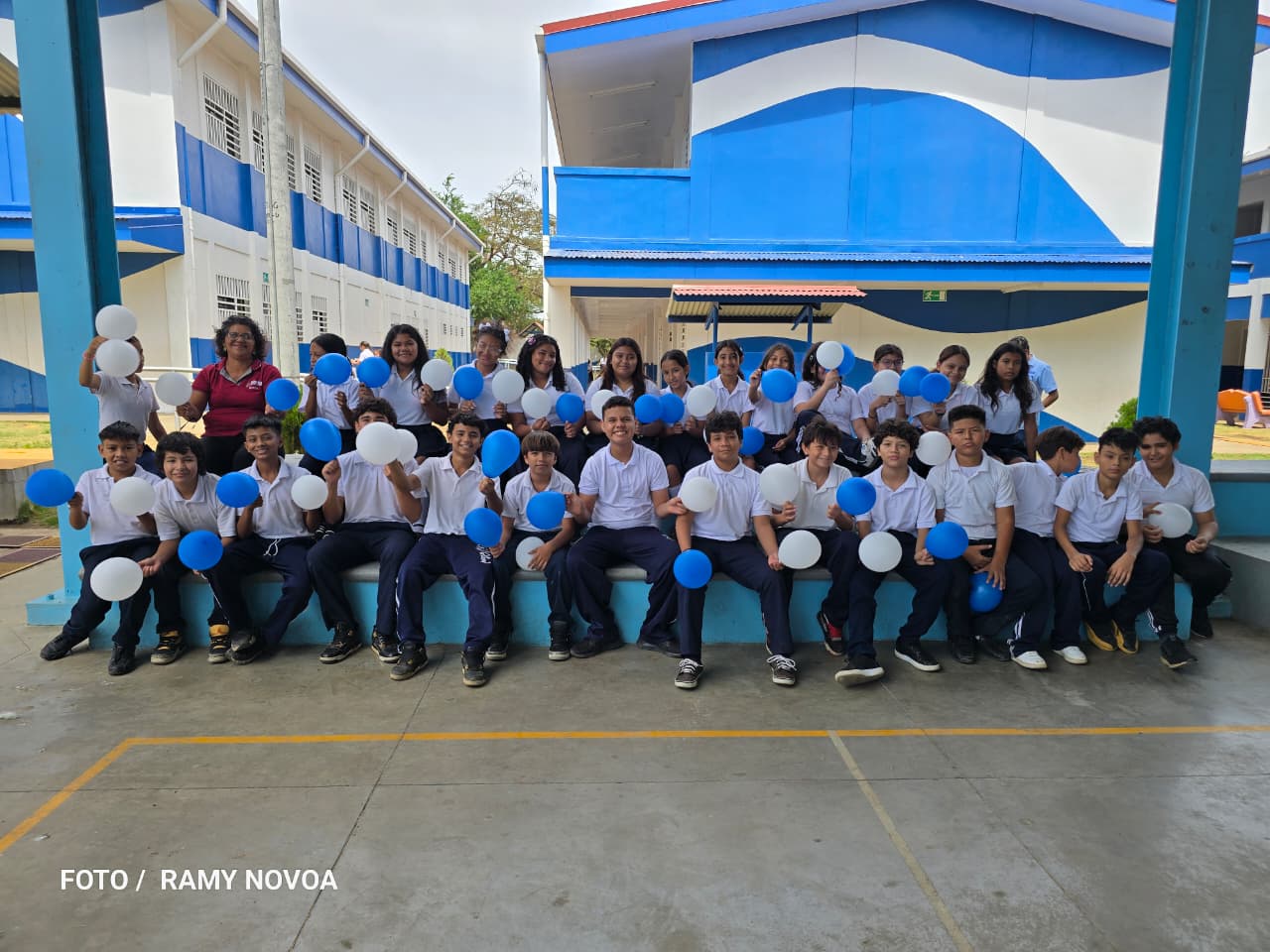 Acto central del Día del Libro reúne a estudiantes con teatro, poesía y lectura creativa