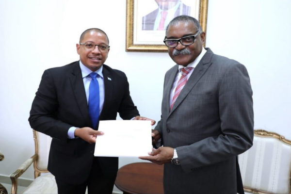 En Angola presentamos copias de estilo