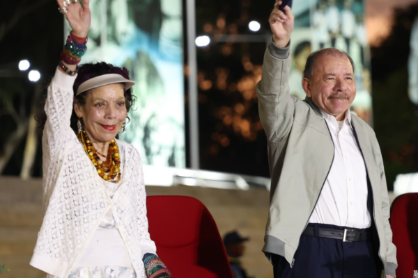 Comandante Daniel y Copresidenta Rosario Murillo encabezan acto de paz en Avenida Bolívar