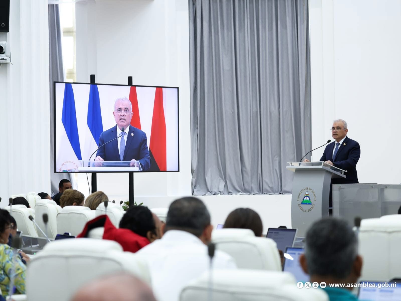 Asamblea Nacional recibió presentación económica del presidente del BCN, Ovidio Reyes