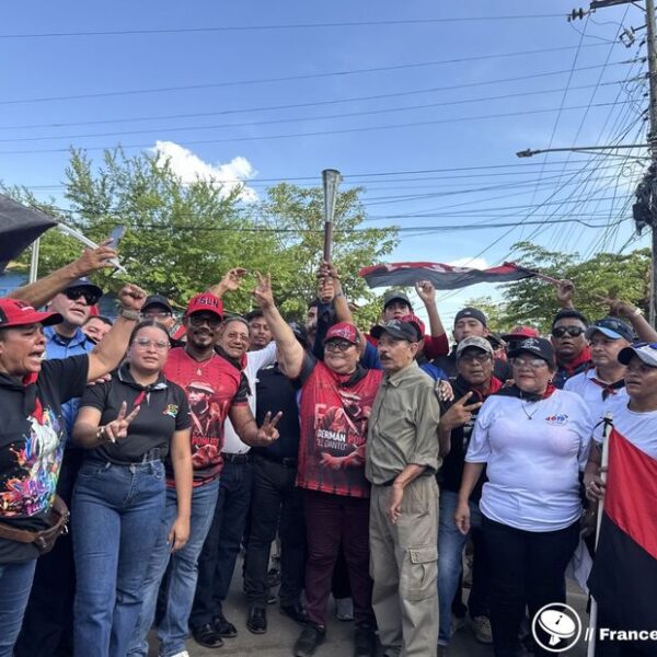 Foto de Recorrido de la Antorcha de la Inmortalidad rinde homenaje al Comandante Germán Pomares