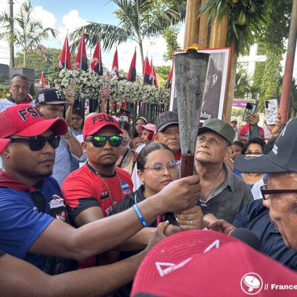 Foto de Recorrido de la Antorcha de la Inmortalidad rinde homenaje al Comandante Germán Pomares