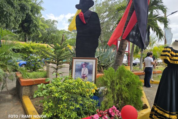 Estudiantes de educación técnica conmemoran el 131 aniversario del natalicio del General Sandino