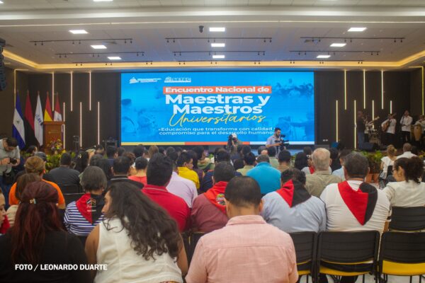 Docentes universitarios comparten estrategias para innovar la educación superior