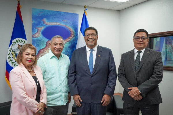 Co canciller Valdrack Jaentschke se reúne con Primer Ministro de Belice