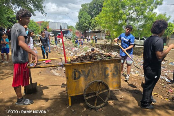 Más de 200 familias se suman a jornada de limpieza en Managua con la campaña “Jugá Limpio”