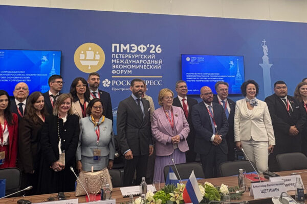 Nicaragua fortalece cooperación con Rusia en salud, vacunas y desarrollo durante Foro Económico de San Petersburgo