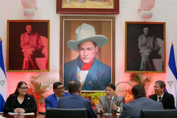 Cancillería de Nicaragua recibe visita del Secretario General del IILLA