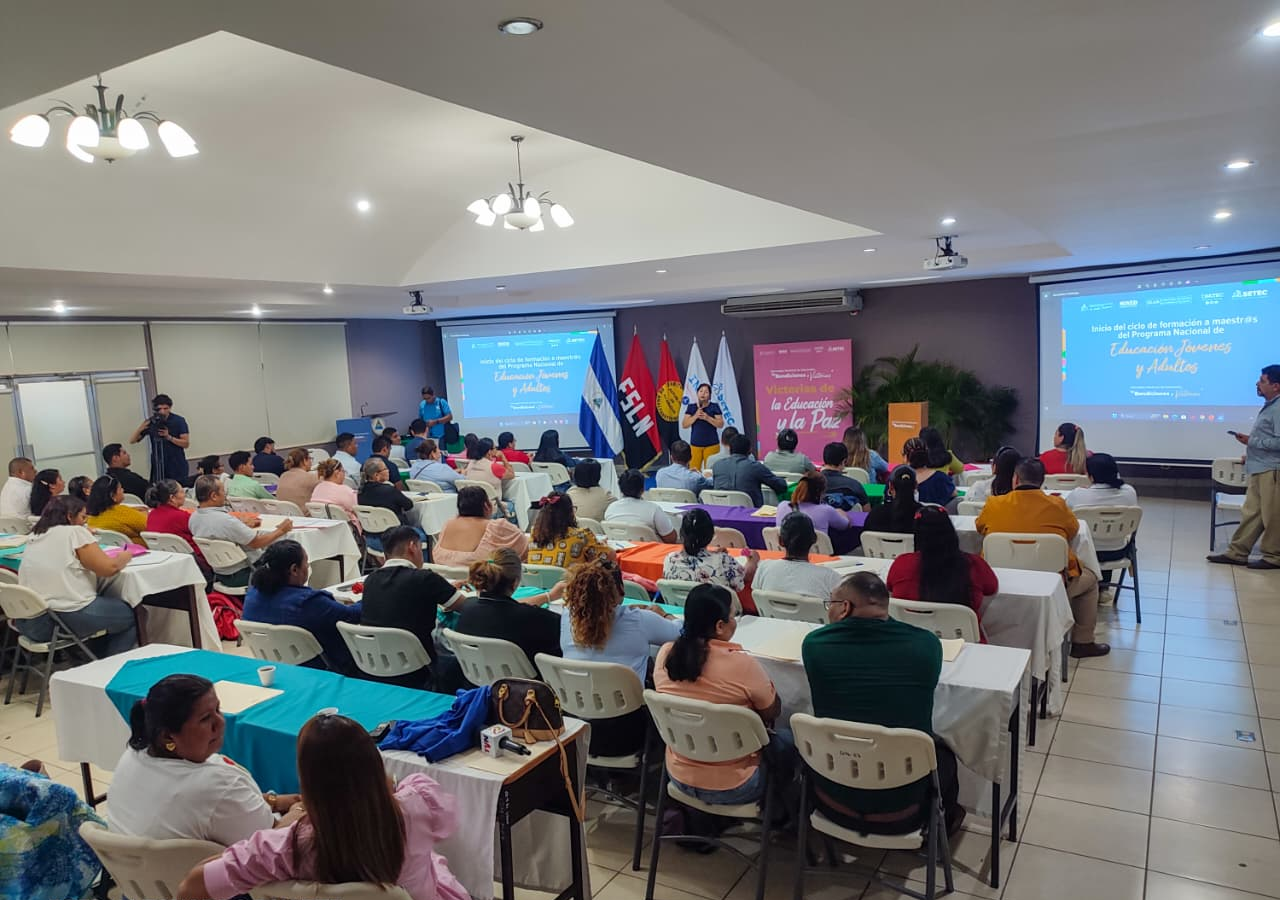 Más de 2 mil maestros de educación de jóvenes y adultos fortalecerán sus competencias pedagógicas y tecnológicas