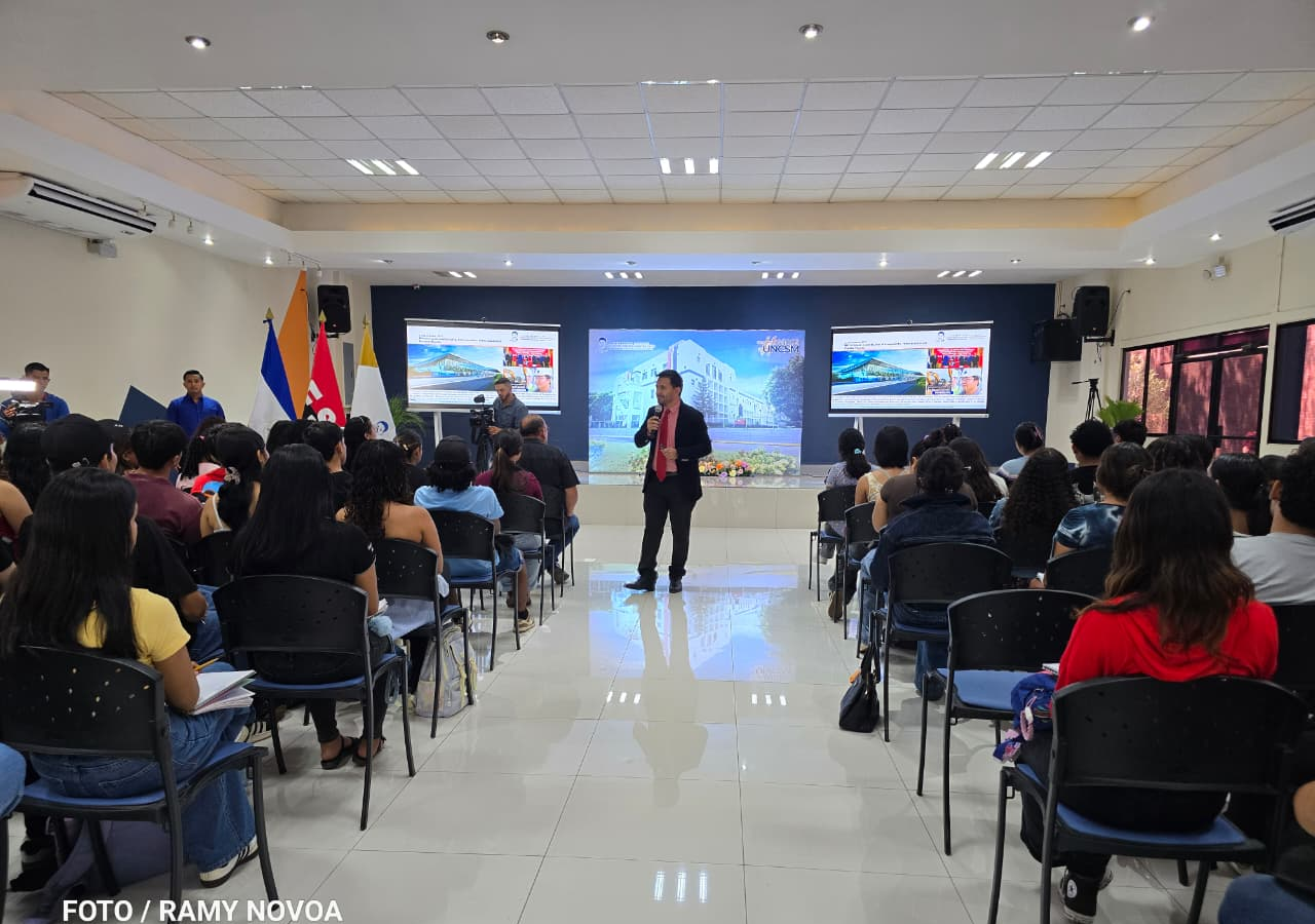 Universidad Casimiro Sotelo fortalece conocimientos sobre importación y exportación