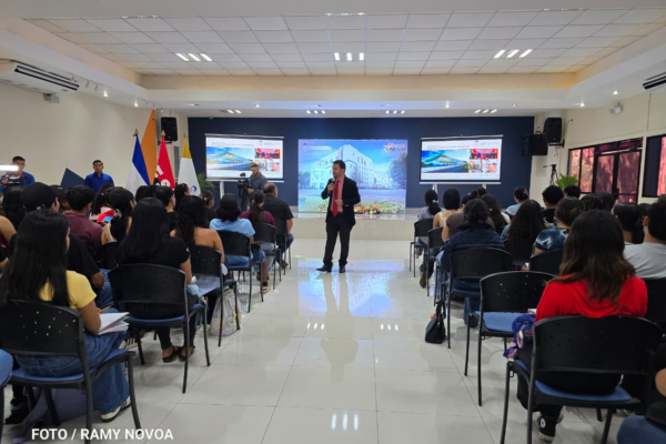 Universidad Casimiro Sotelo fortalece conocimientos sobre importación y exportación