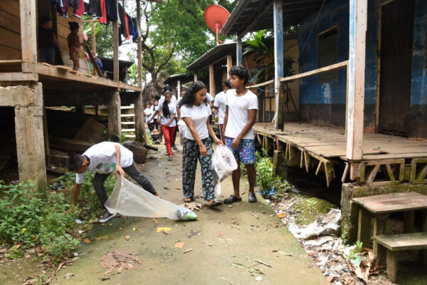 Fortalecen conservación de ecosistemas costeros con jornada ambiental en Bluefields