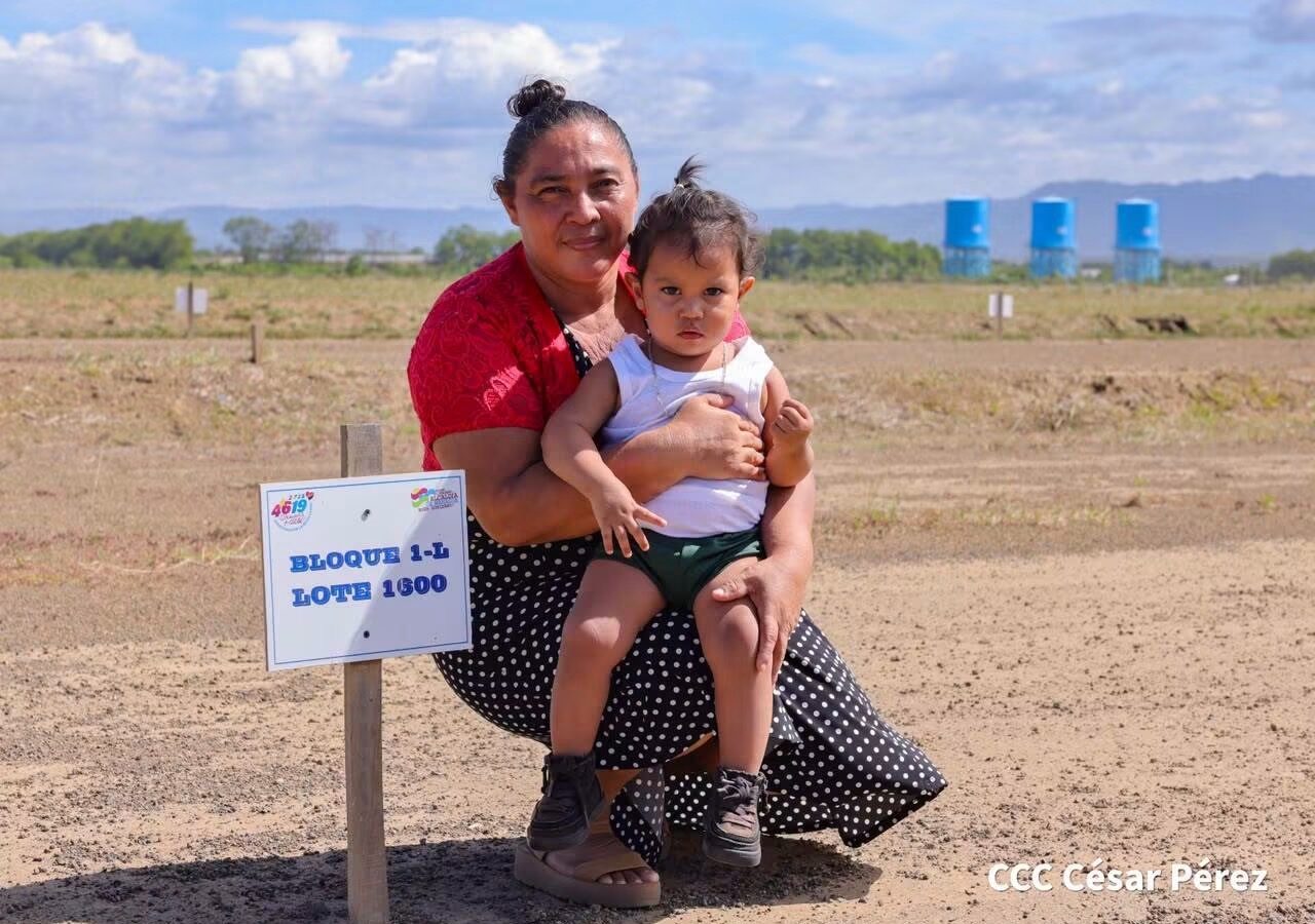 Más familias cumplen el sueño de tener un terreno propio en Villa Esperanza, Managua