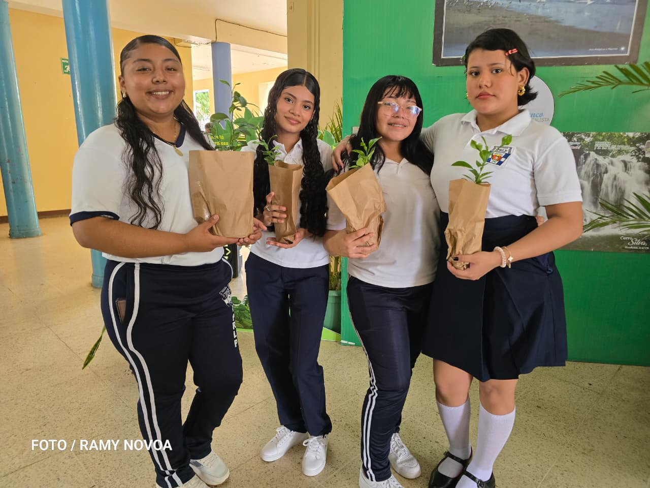 Juventud nicaragüense fortalece su compromiso ambiental con adopción de árboles