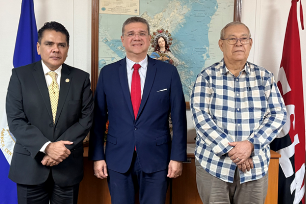MIFIC y Aduana reciben al Secretario General de SIECA
