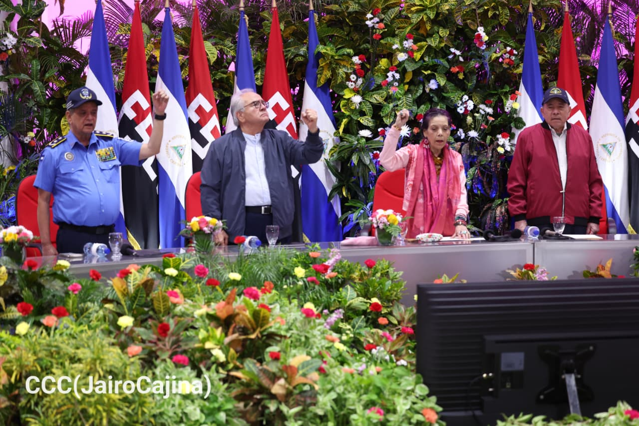 Copresidentes participan en el 47 aniversario de la Fuerza Aérea del Ejército de Nicaragua