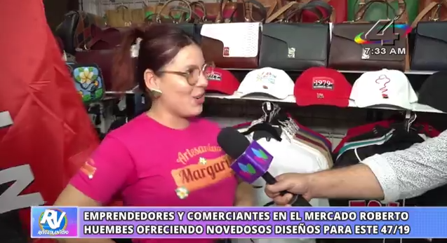 Emprendedores del mercado Roberto Huembes ofrecen artículos conmemorativos para el 47/19