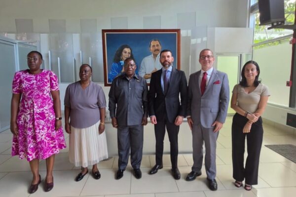 Nicaragua y Zimbabue fortalecen intercambios de cooperación económica y comercial
