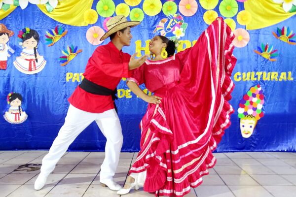 Estudiantes celebrarán el Día Nacional del Huipil Nicaragüense con desfiles escolares