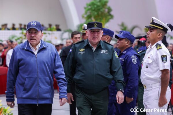 General Avilés destaca compromiso de la Fuerza Naval en sus 46 años de fundación