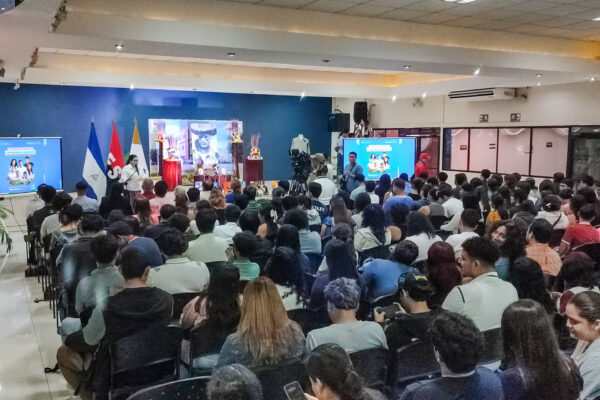 Universitarios participan activamente en la construcción de la nueva estrategia educativa