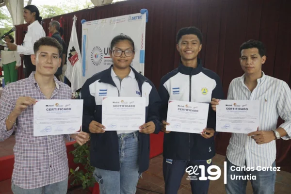 Reconocen a atletas destacados de las Universidades Pueblo Presidente