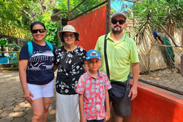 Familias visitan el Zoológico Nacional