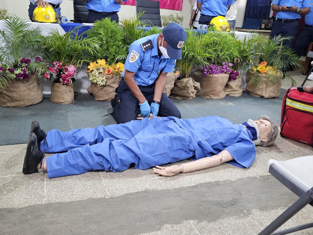 Bomberos se certifican en atención prehospitalaria avanzada